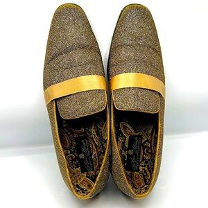 After midnight footwear for men size 13 . Color change from silver to gold.